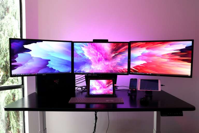 three monitors setup for gaming